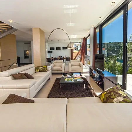 Villa Kamera *