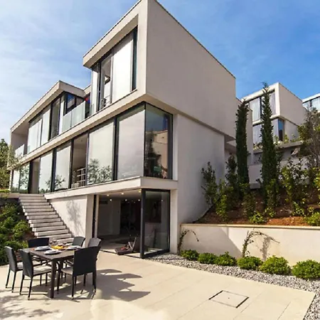 Villa Kamera *